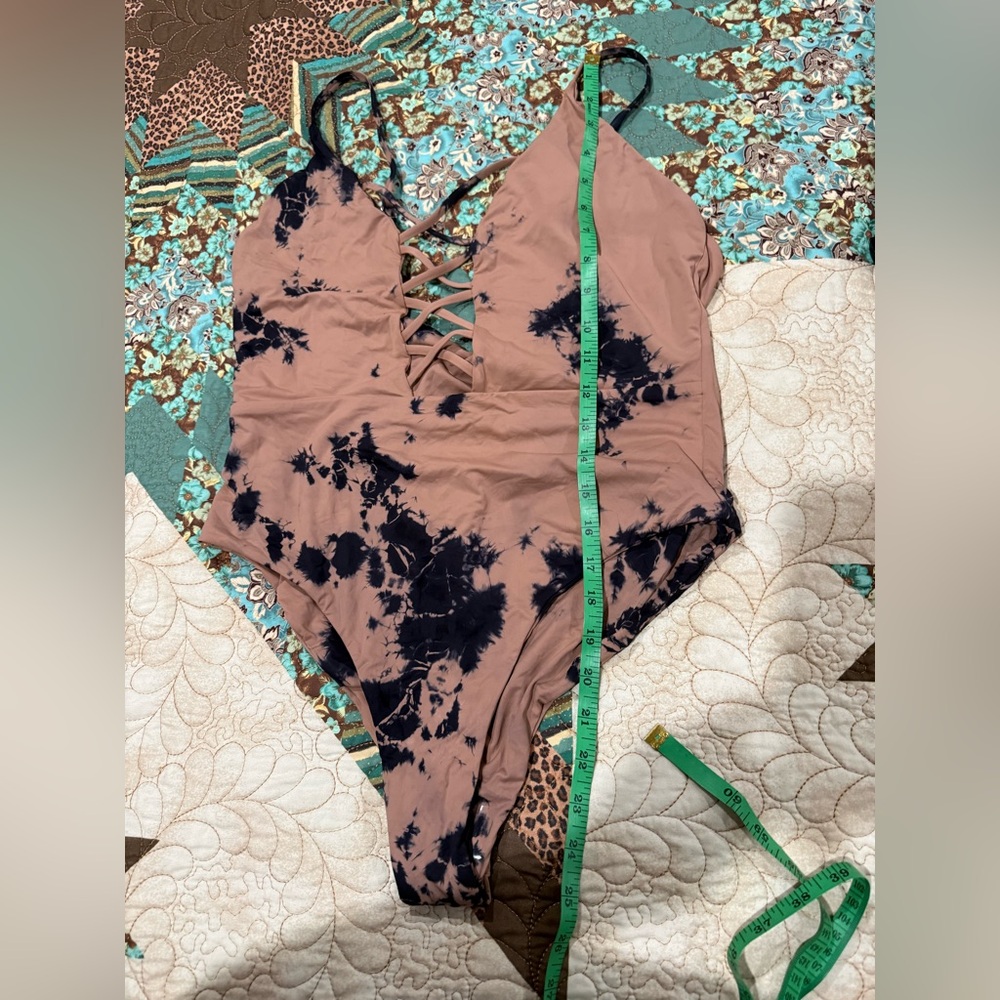 Dippin' Daisy's Eco Bliss One Piece Swimsuit tie-dye print and a lace-up XL - Picture 8 of 8